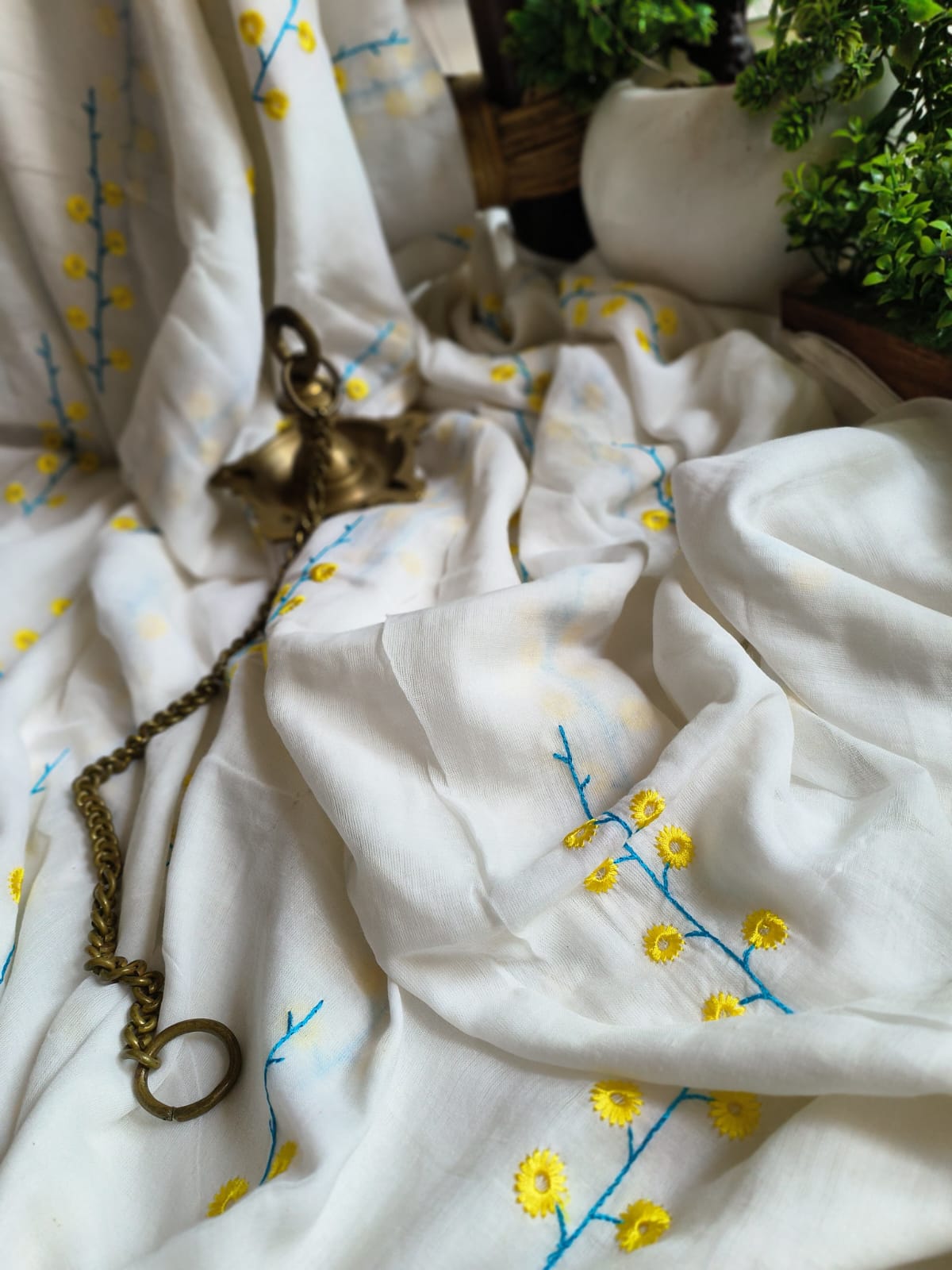 Daisy Embroidered Cindrella Tassel Mulmul (Saree)