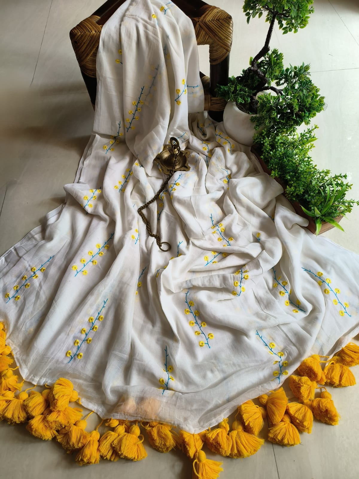 Daisy Embroidered Cindrella Tassel Mulmul (Saree)