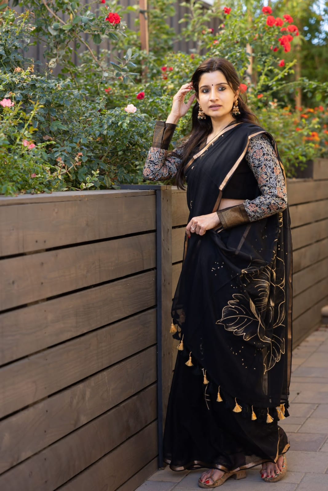 Rosy Black Mulmul (Saree)
