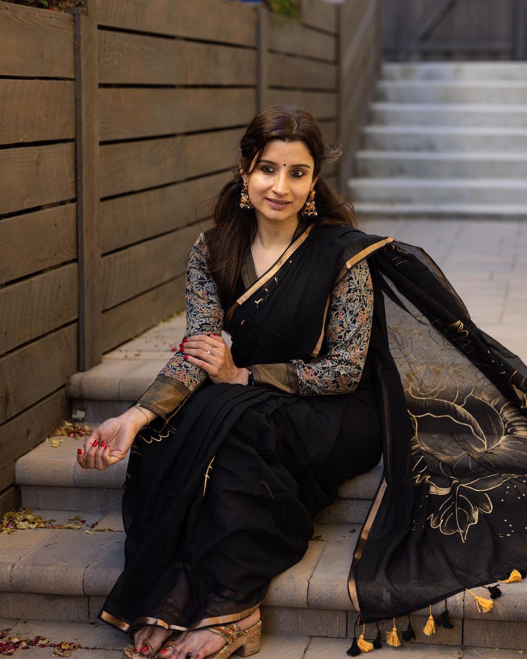 Rosy Black Mulmul (Saree)