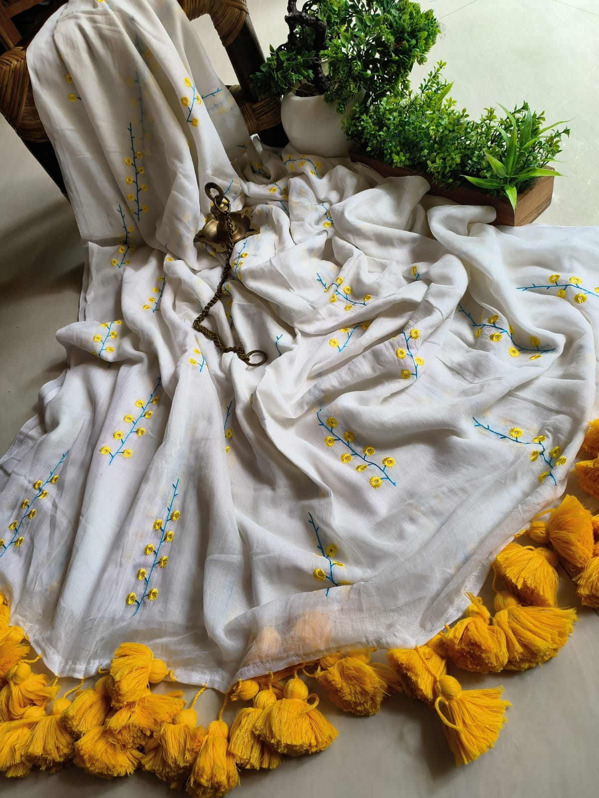 Daisy Embroidered Cindrella Tassel Mulmul (Saree)