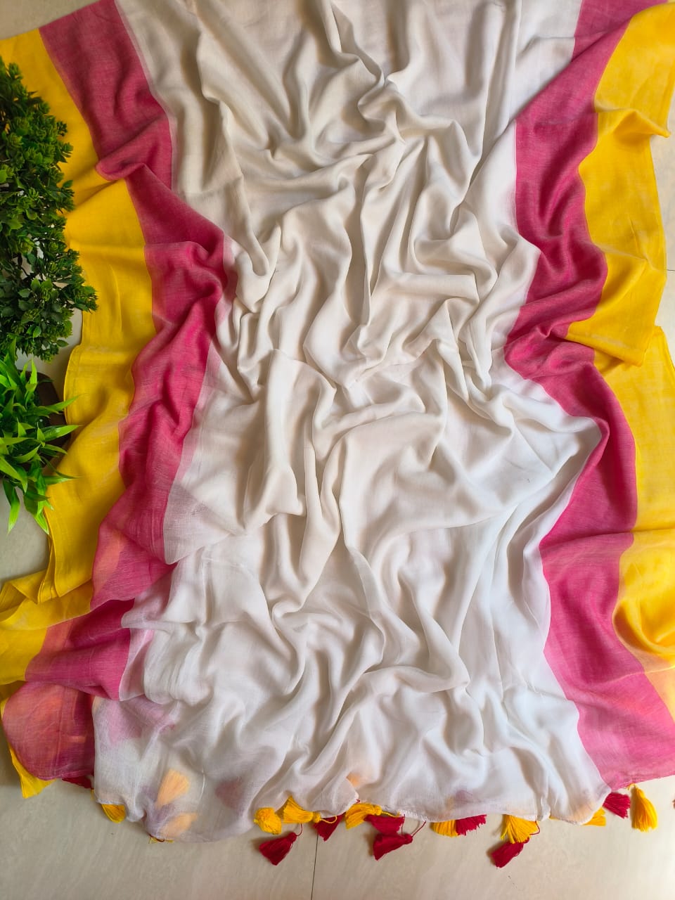 Lime and Strawberry Border Mulmul (Saree)