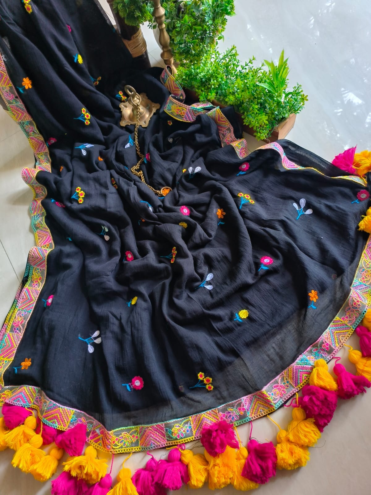 Flower Valley Cindrella Tassel (Saree)
